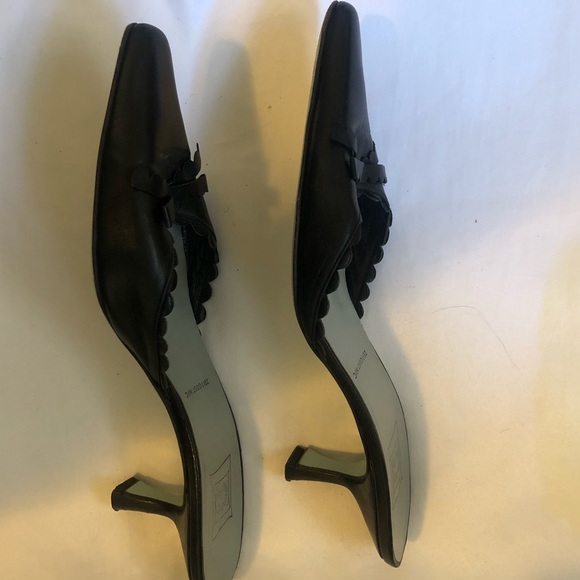 Cynthia Rowley Black Pointy Kitten Heels - Picture 6 of 7